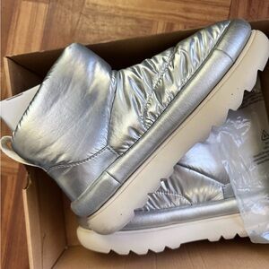 Silver Uggs - Brand New size 9